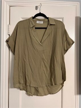 Lightweight Olive Relaxed Collar Blouse